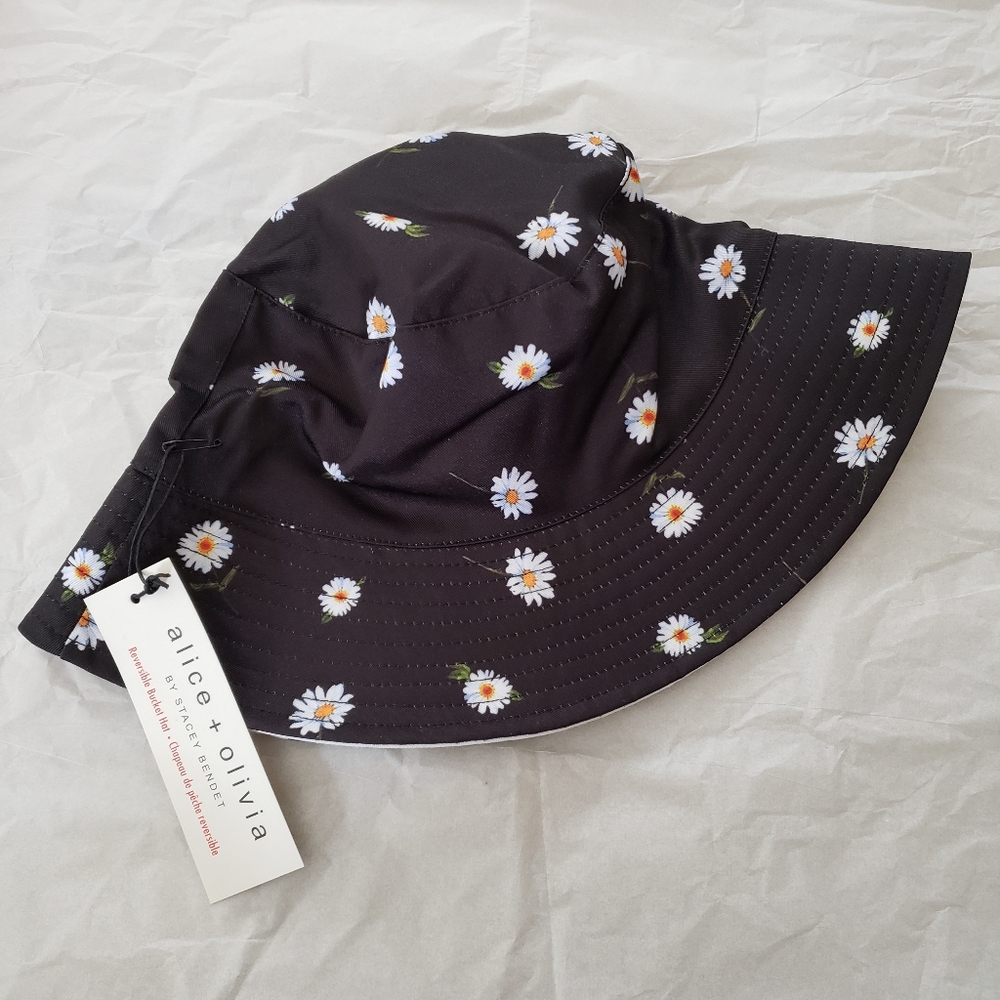 Alice + Olivia bucket hat